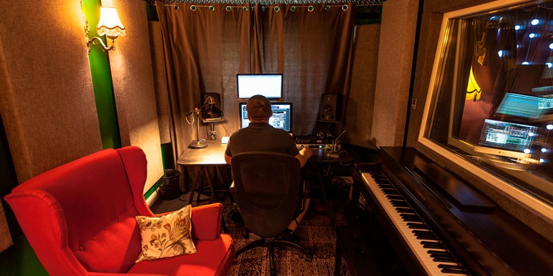 Home Studio vs Professional Music Studio